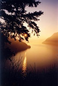 Sunset on Brunnen lake and hills